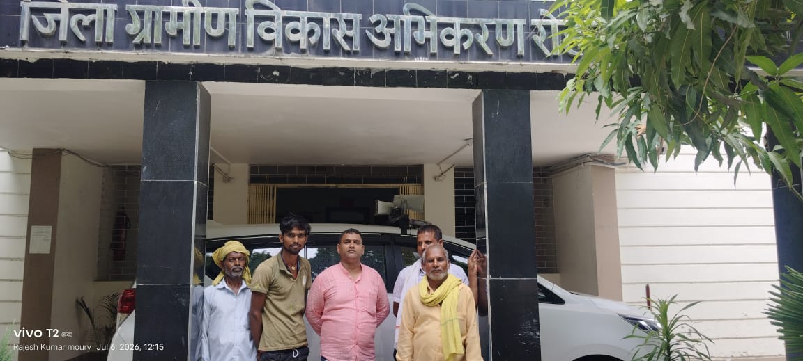 रोहतास में पंचायत सरकार भवन निर्माण में गड़बड़ी का आरोप, डीडीसी के जनता दरबार पहुंची शिकायत