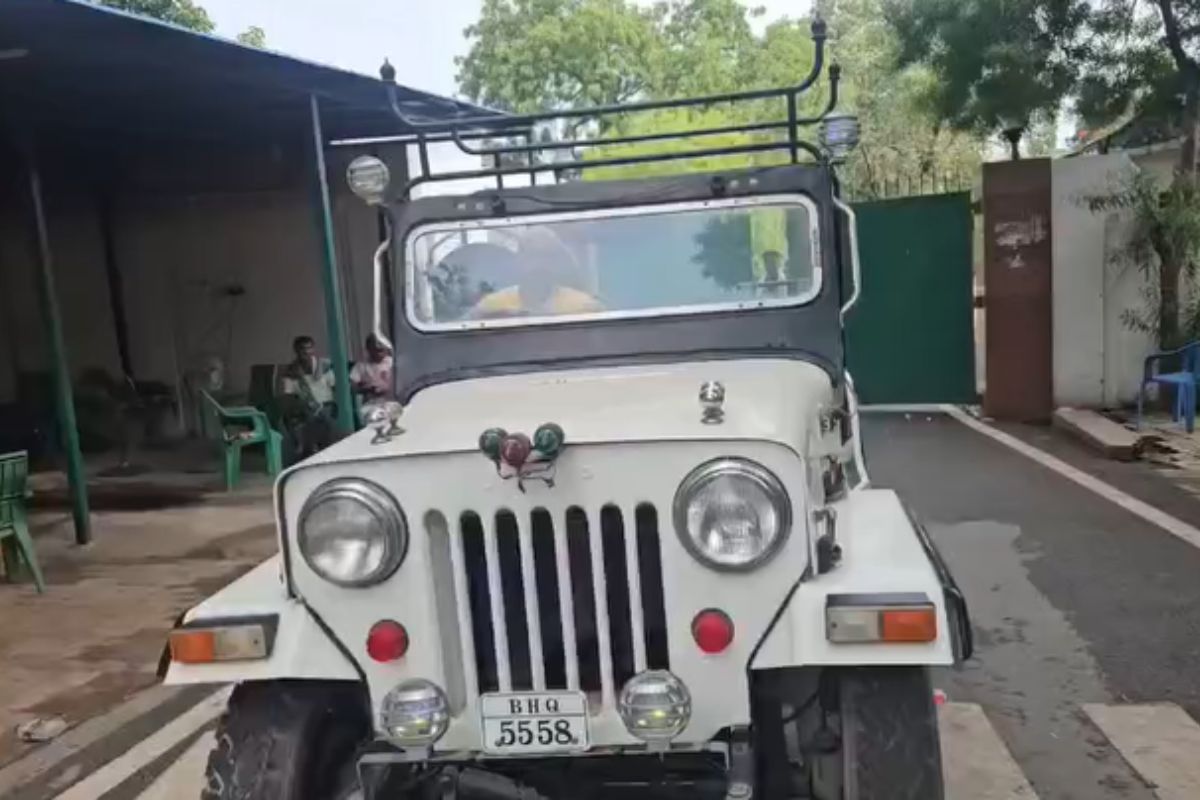लालू यादव ने 5 हजार रुपये में खरीदी थी यह जीप, अब तेजस्वी के आवास पहुंची, जानिए क्यों है इससे उनका खास लगाव