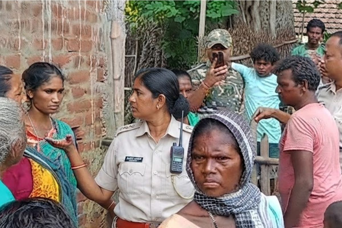 पाकुड़ में महिला को अर्धनग्न कर गांव में घुमाने के मामले में 5 नामजद, आरोपियों की तलाश में पुलिस