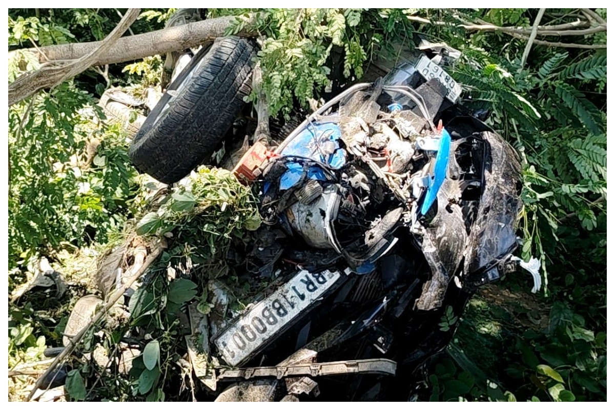 भीषण सड़क हादसा: तेज रफ्तार फॉर्च्यूनर ने स्कूटी को मारी टक्कर, बैंक कर्मी दो युवतियों की दर्दनाक मौत
