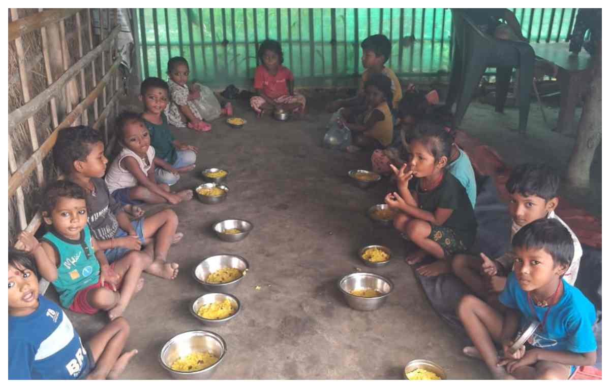 जर्जर झोपड़ियों में चल रहे 140 आंगनबाड़ी केंद्र, 80 लाख खर्च के बावजूद नहीं सुधरी व्यवस्था