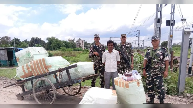 एसएसबी की सीमा पर बड़ी कार्रवाई, 11,230 बोतल हुक्का फ्लेवर जब्त, तस्कर गिरफ्तार