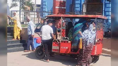 ई-रिक्शा पर गर्भवती ने दिया बेटे को जन्म, स्ट्रेचर तक नहीं मिला, रैंप से पैदल पहुंची प्रसव वार्ड