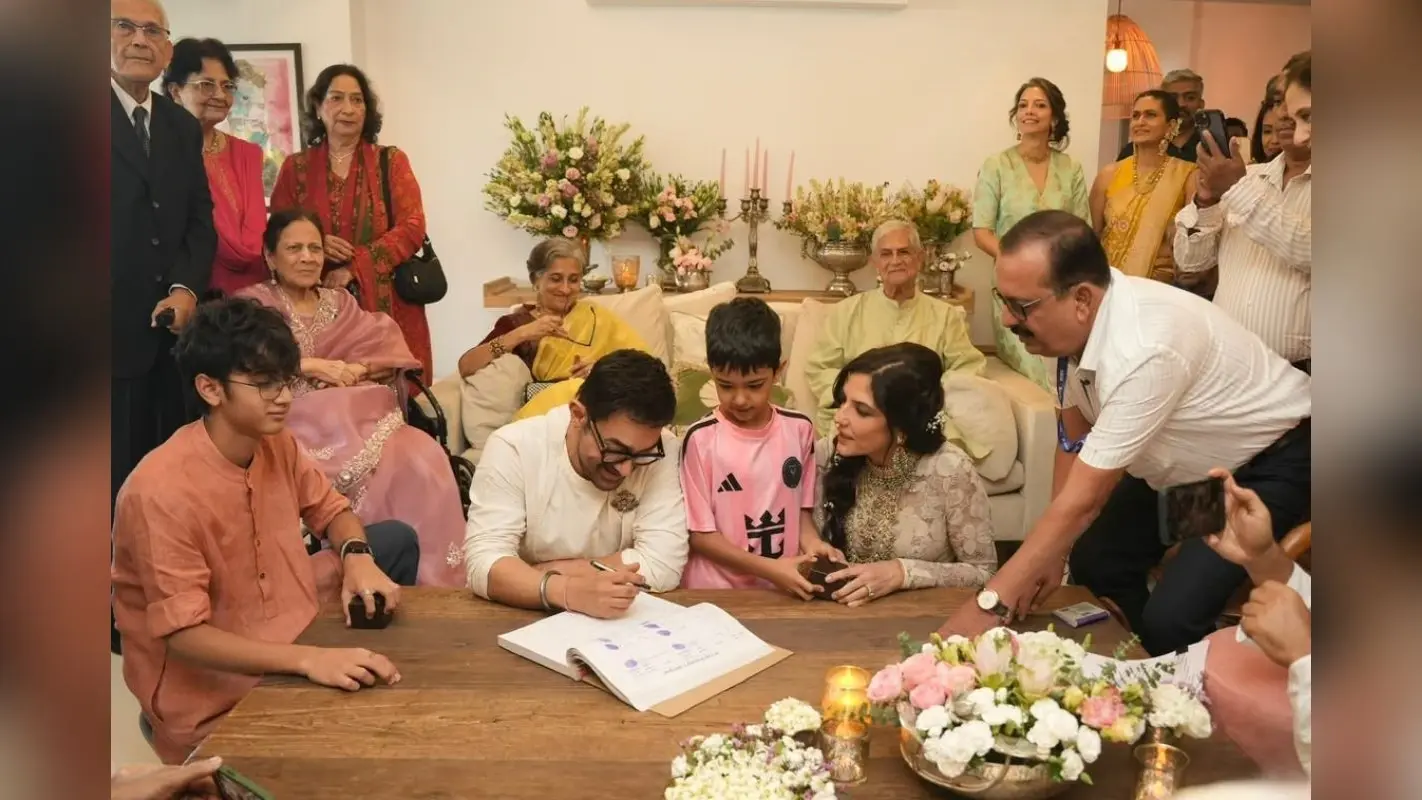 Aamir Khan Wedding First Photo: आमिर खान-गौरी स्प्रैट की शादी की पहली तस्वीर आई सामने, दोनों एक्स वाइफ और बच्चे भी हुए शामिल