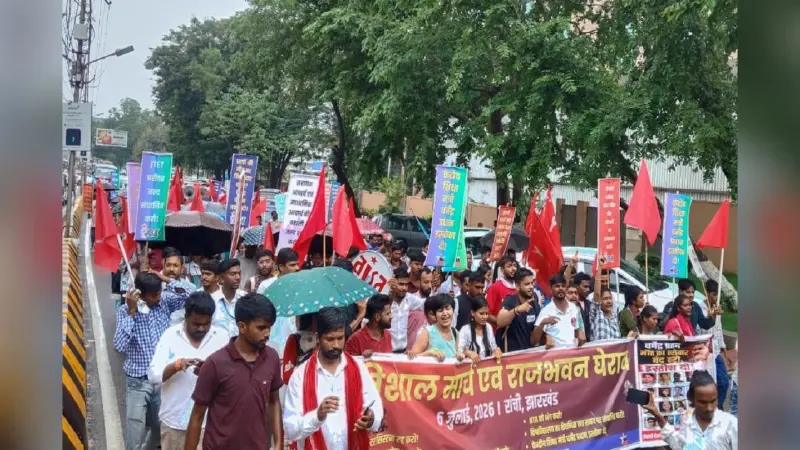 क्लस्टर सिस्टम और पेपर लीक के खिलाफ AISA का राजभवन मार्च, शिक्षा मंत्री धर्मेंद्र प्रधान के इस्तीफे की मांग