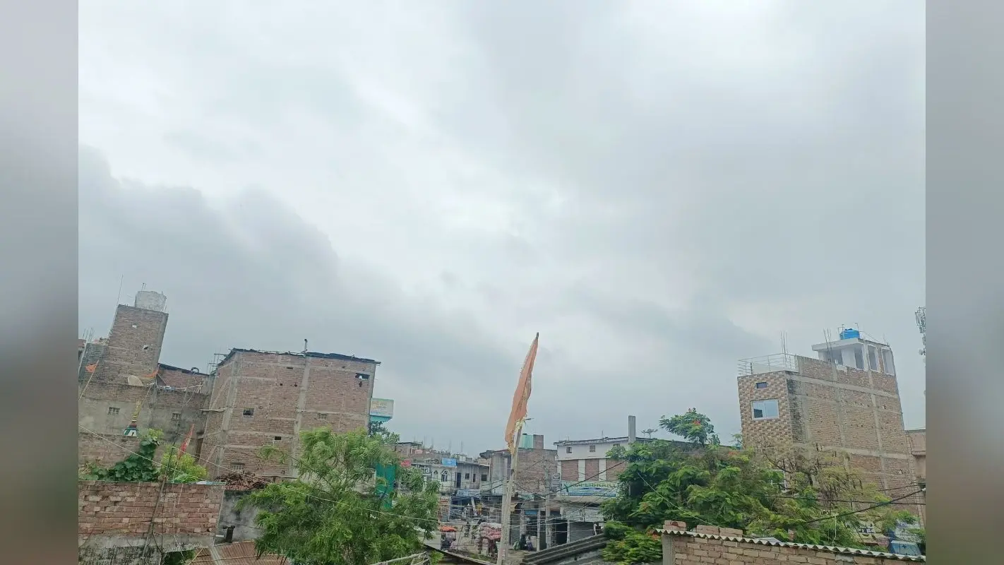 बेगूसराय में मौसम ने ली करवट, सुबह से छाए घने बादल, तेज हवाओं ने सुहाना किया वातावरण