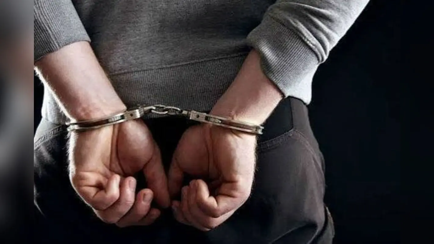 बक्सर में वाहन चोर गिरोह पर पुलिस का शिकंजा, चोरी की बाइक के साथ एक गिरफ्तार