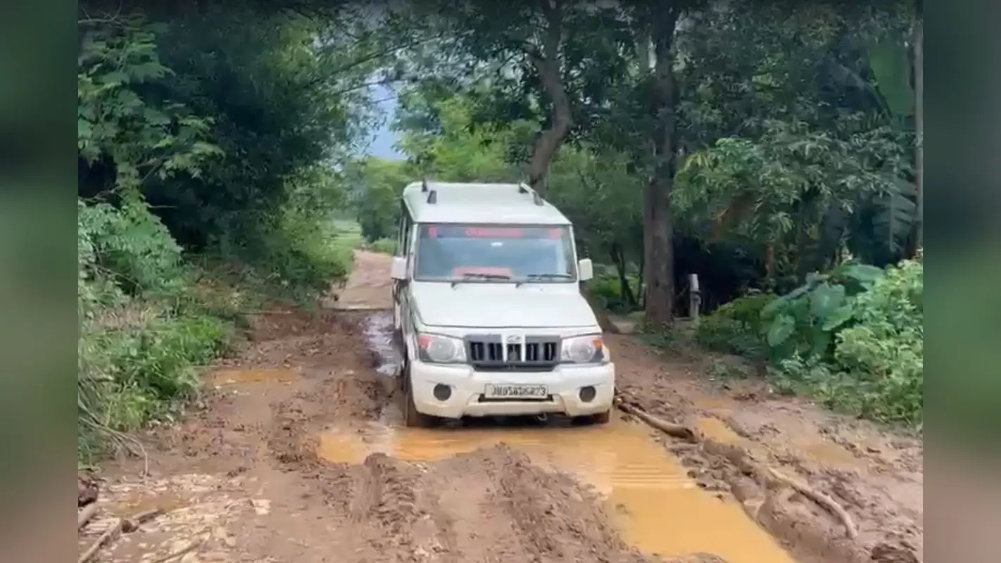 तय समय के एक साल बाद भी नहीं बनी छोटा चुनचुरिया–ईचागढ़ ग्राम सड़क, ग्रामीणों ने दी आंदोलन की चेतावनी