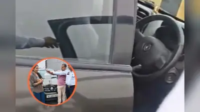Viral Video : चलती कार में निकला जहरीला कोबरा, रोड पर मची अफरा-तफरी