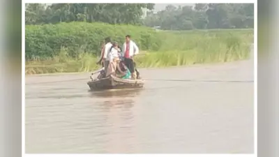 कमला बलान की बाढ़ से कुशेश्वरस्थान बेहाल, तटबंध पर शरण लेने को मजबूर हजारों लोग
