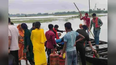 कमला बलान के उफान से चार गांव बने टापू, सड़क संपर्क टूटा, हजारों लोग फंसे
