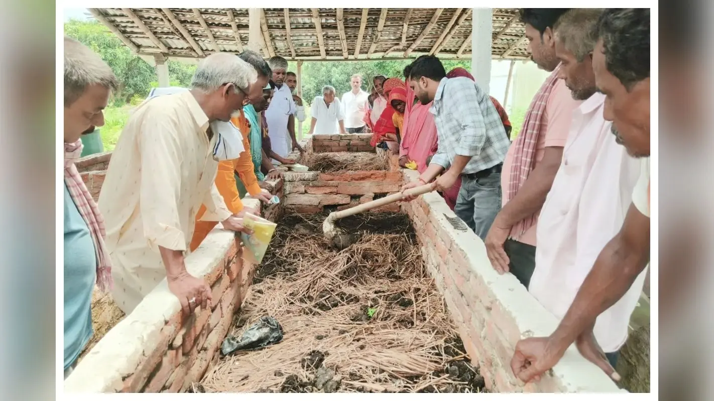 जैविक खेती से बढ़ेगी किसानों की आय, जाले में वैज्ञानिकों ने सिखाया केंचुआ खाद बनाने का तरीका