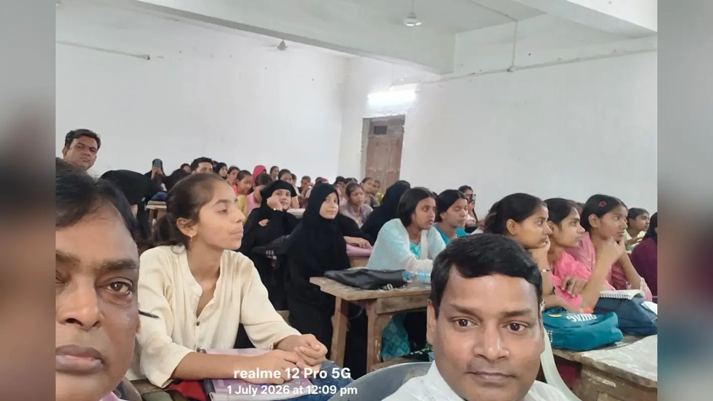 डीएवी पीजी कॉलेज सीवान में दीक्षारंभ समारोह का आयोजन, नए छात्र-छात्राओं को CBCS पाठ्यक्रम की दी गई जानकारी