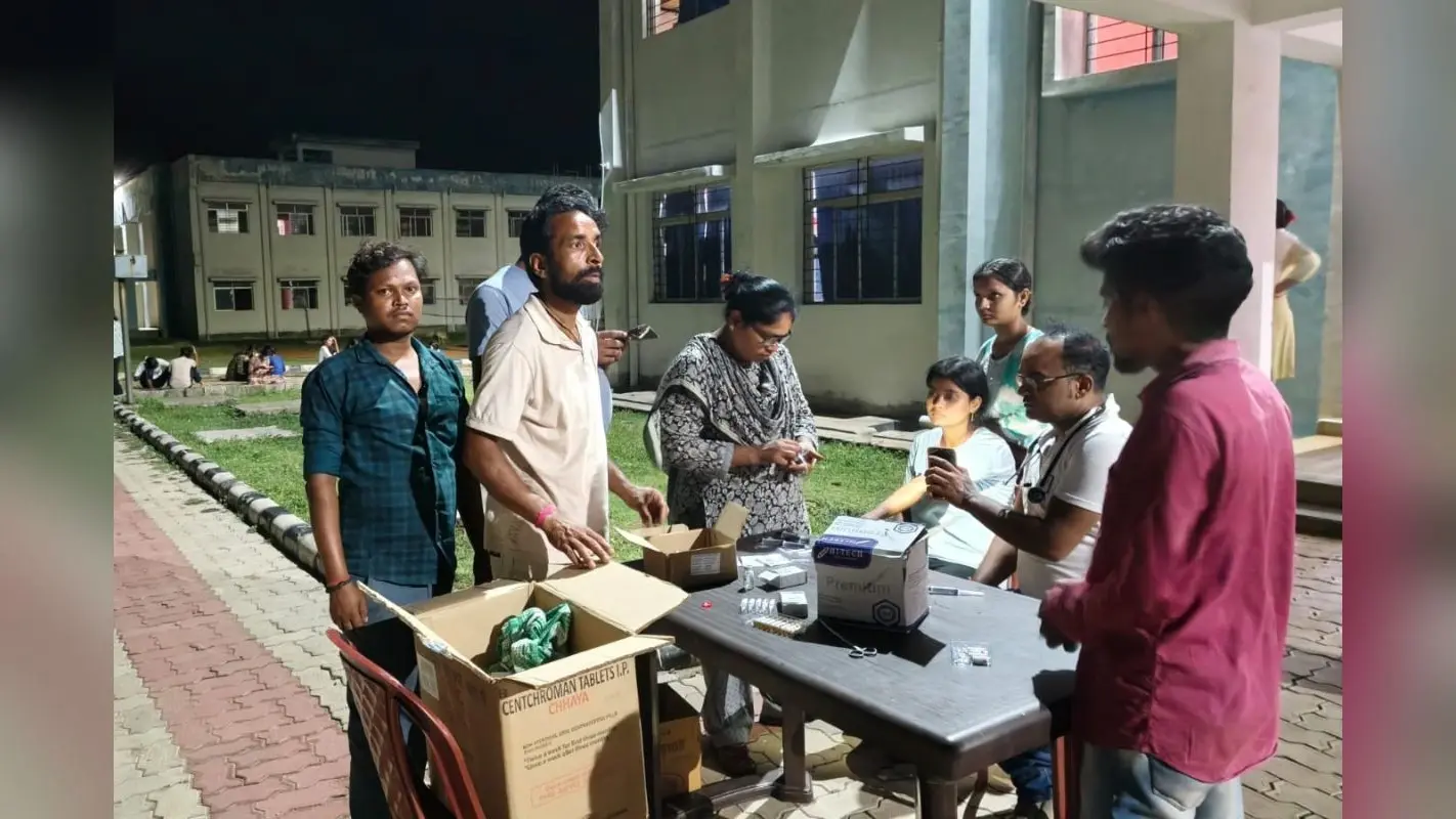 Dumka News: आईटीआई सापचाला हॉस्टल में फूड पॉइजनिंग की आशंका, 21 छात्राओं की बिगड़ी तबीयत