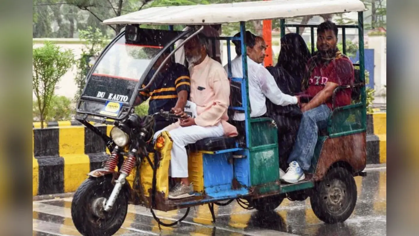 केंद्र सरकार ने ई-रिक्शा की बैटरी को हैक करने वाले ऐप्स को हटाने का आदेश दिया