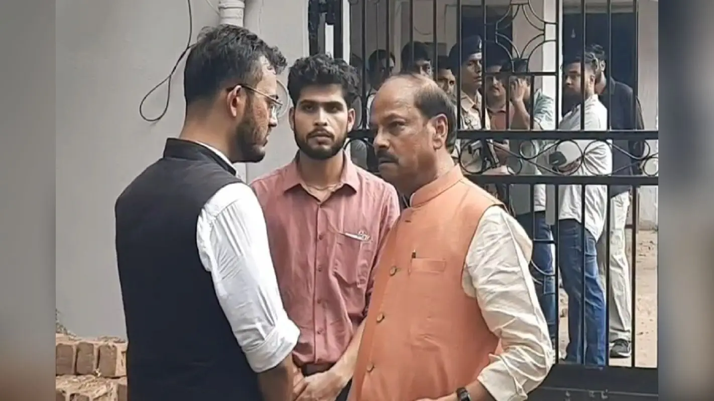 जमशेदपुर के हिमांशु हत्याकांड पर पूर्व सीएम का सरकार पर हमला, पीड़ित परिवार से की मुलाकात