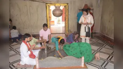बाबा बूढ़ानाथ में सरकारी पूजा, गंगा जल व पंचामृत से हुआ अभिषेक