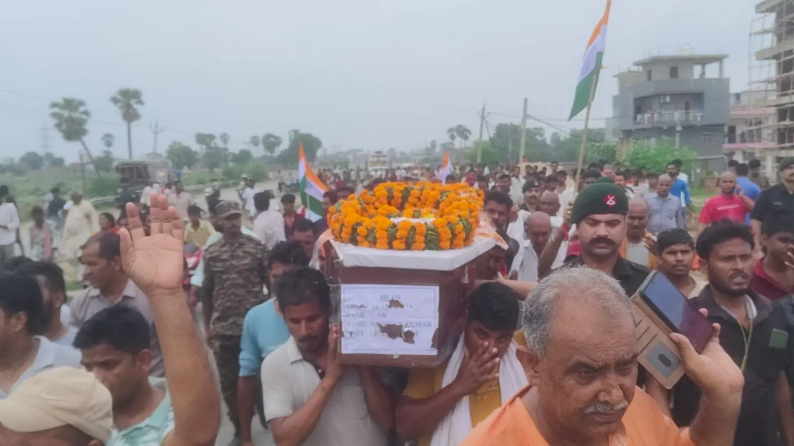 जहानाबाद में भारतीय सेना के जवान अवधेश प्रसाद को नम आंखों से अंतिम विदाई, श्रद्धांजलि देने उमड़े हजारों लोग