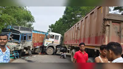 पटना: NH-139 पर दो ट्रकों की आमने-सामने टक्कर से लगा लंबा जाम, नहर रोड पर पिकअप पलटने से चालक घायल