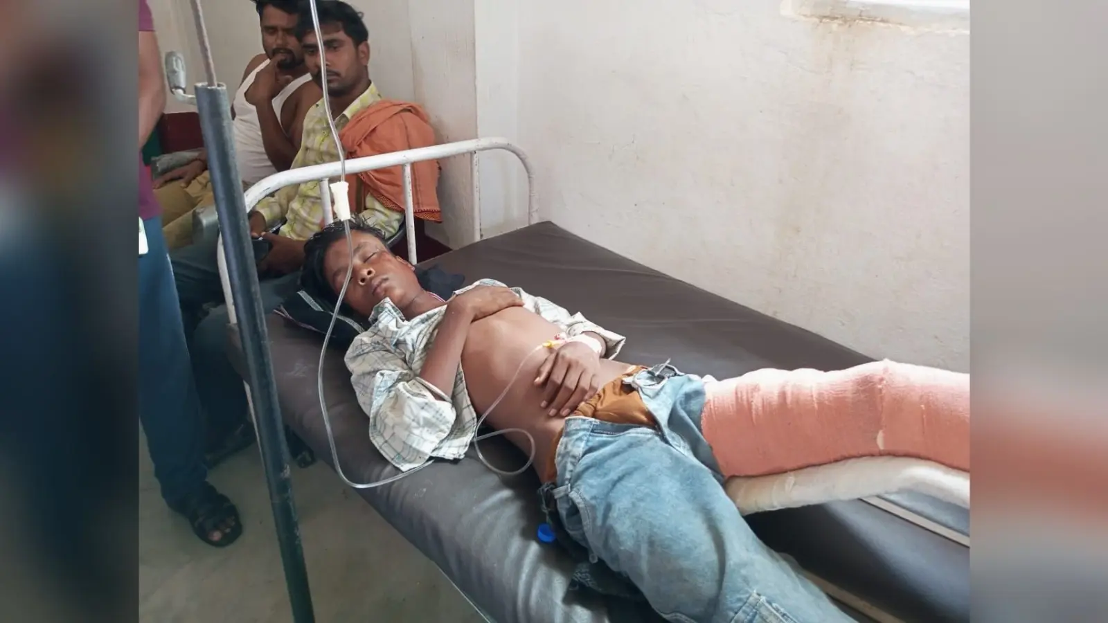 औरंगाबाद के उत्तर कोयल नहर में अनियंत्रित बाइक गिरी, दो युवक गंभीर रूप से घायल