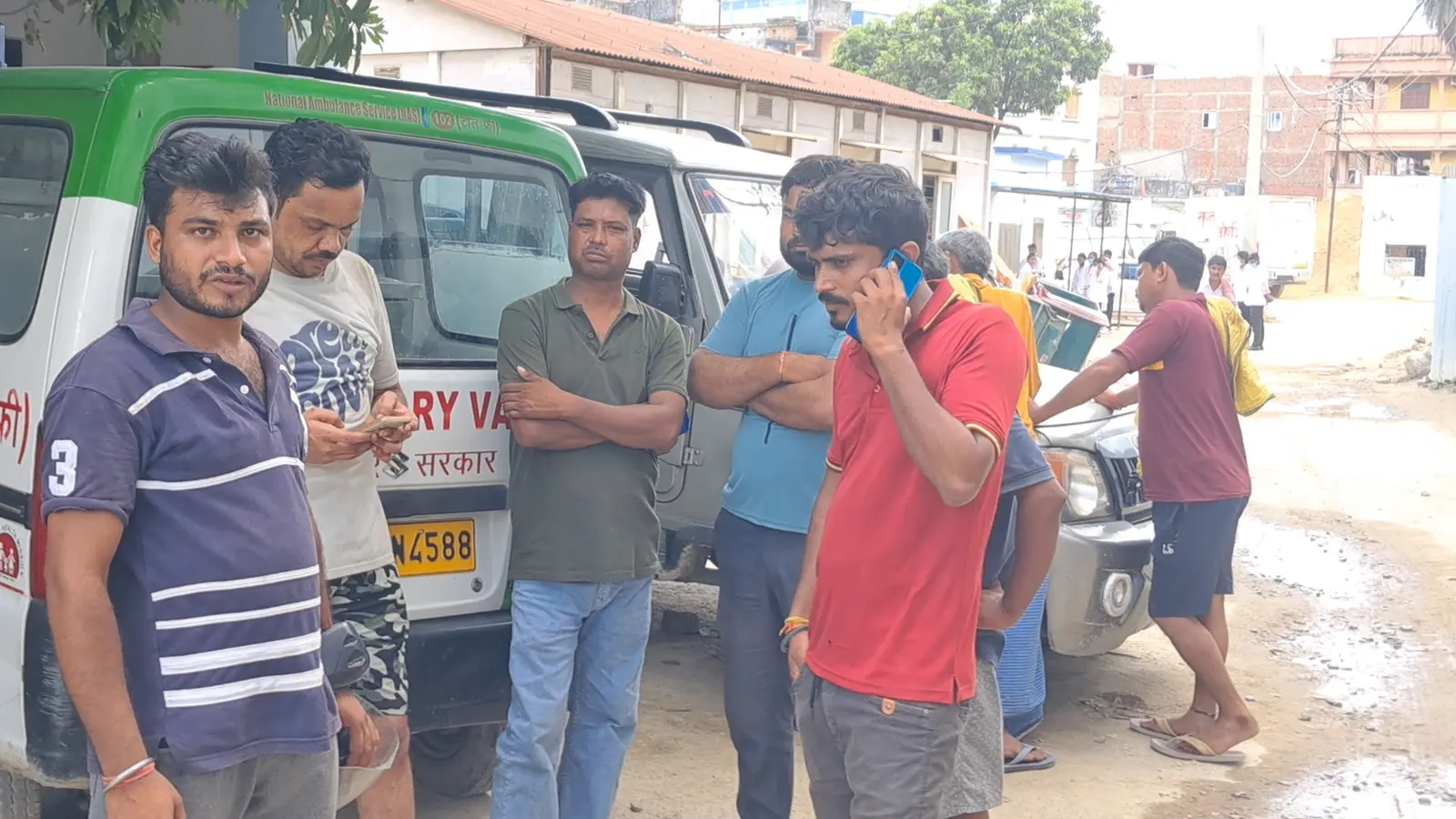 रिसेप्शन से लौट रहे बाइक सवार की सड़क हादसे में मौत, एक अन्य गंभीर घायल