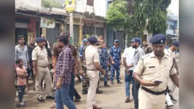 बांकेबाजार में बंद दुकानों को खुलवाने पहुंचे DSP, पकड़ा गया है अश्लील वीडियो वायरल करने वाला आरोपी