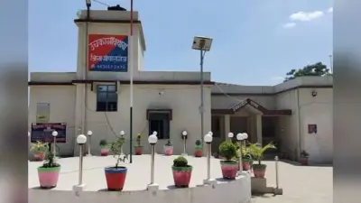 गैर-जमानती वारंट के निष्पादन में लापरवाही पर सख्त कोर्ट, उचकागांव व कटेया के थानेदार तलब