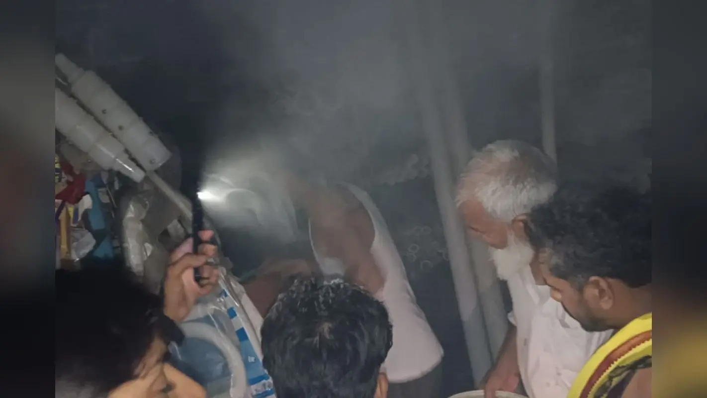 जहानाबाद में हार्डवेयर दुकान में लगी आग, शॉर्ट सर्किट से हजारों का नुकसान