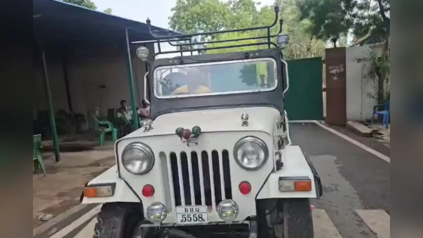 लालू यादव ने 5 हजार रुपये में खरीदी थी यह जीप, अब तेजस्वी के आवास पहुंची, जानिए क्यों है इससे उनका खास लगाव