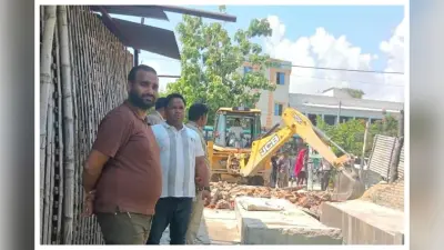 बरकुरवा में अतिक्रमण पर प्रशासन का बड़ा एक्शन, सरकारी जमीन पर चला बुलडोजर