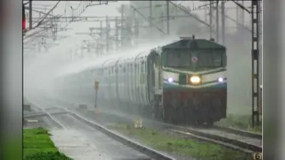 मुंबई की लाइफलाइन पर बारिश का कहरः घाट सेक्शन में भूस्खलन से रेल यातायात ठप, कई ट्रेनें रद्द और डायवर्ट