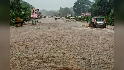 Mumbai Rains: मूसलाधार बारिश से मुंबई बेहाल, स्कूल-कॉलेज बंद, रुकी उड़ानें, दो लोगों की मौत