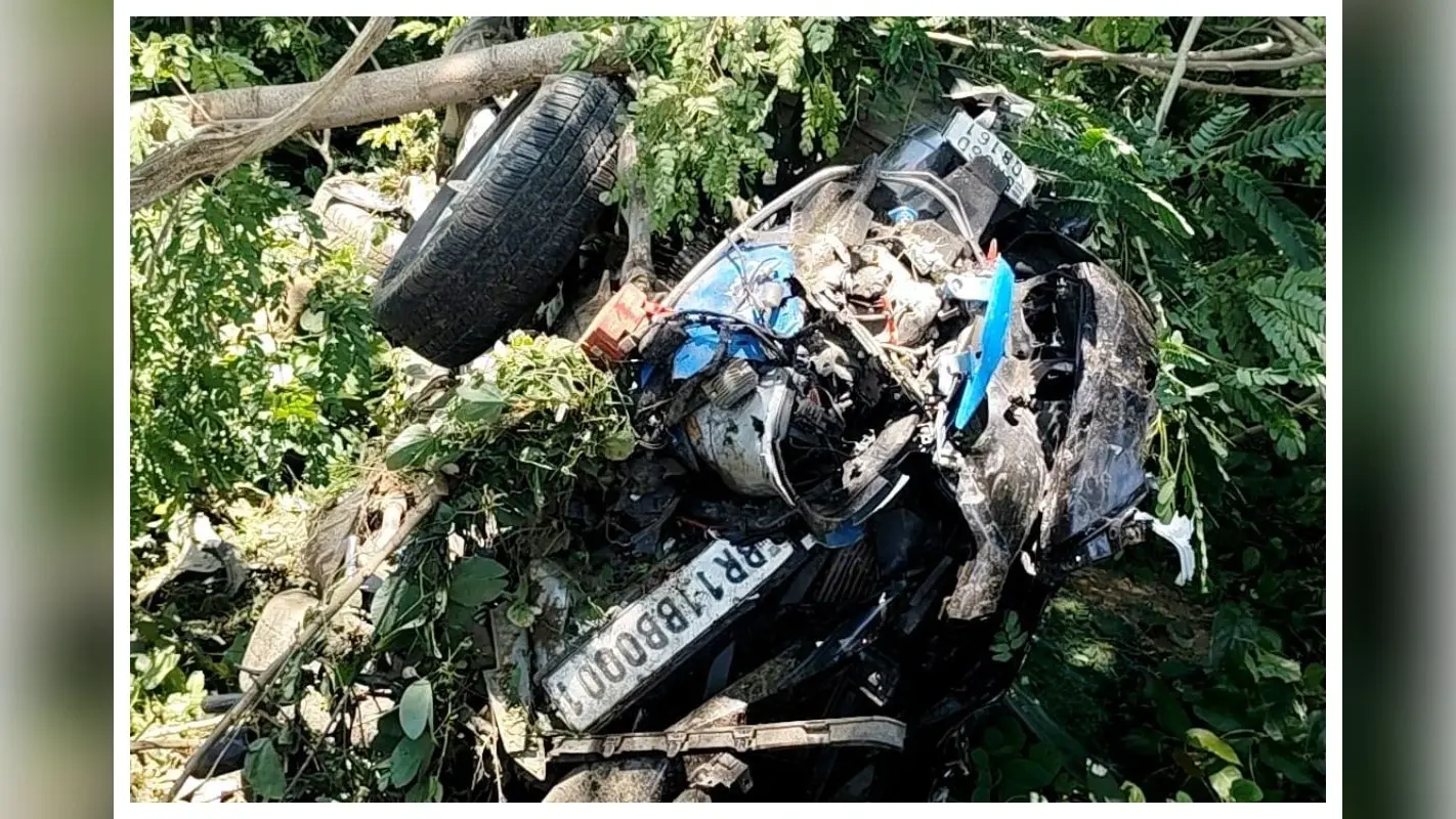 भीषण सड़क हादसा: तेज रफ्तार फॉर्च्यूनर ने स्कूटी को मारी टक्कर, बैंक कर्मी दो युवतियों की दर्दनाक मौत