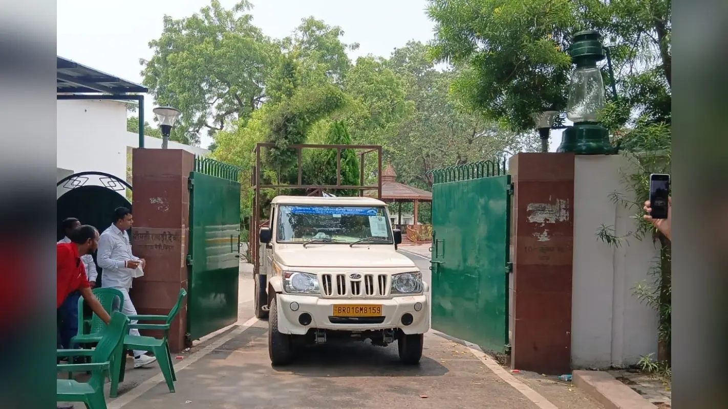 20 साल बाद बदला लालू परिवार का पता, राबड़ी देवी ने खाली किया 10 सर्कुलर रोड वाला सरकारी बंगला