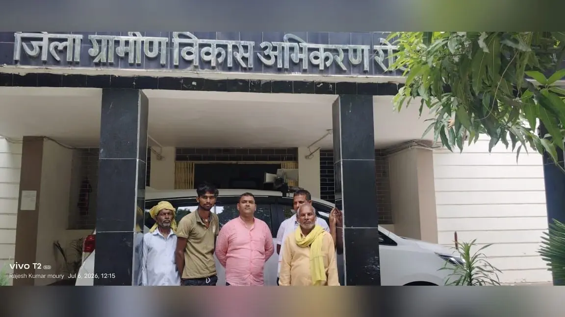 रोहतास में पंचायत सरकार भवन निर्माण में गड़बड़ी का आरोप, डीडीसी के जनता दरबार पहुंची शिकायत