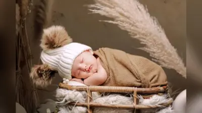 न्यूबॉर्न बेबी के लिए ट्रेंड में हैं ये छोटे नाम, दिखने में सिंपल लेकिन मतलब बेहद गहरे