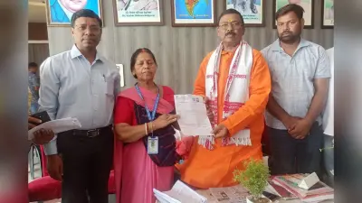 पलामू में SIR प्रक्रिया जारी, जनप्रतिनिधियों ने भरा गणना प्रपत्र