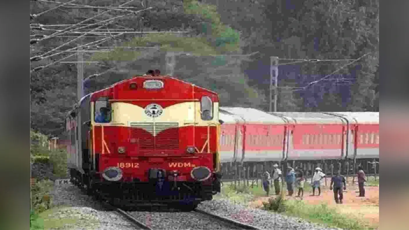 सीतामढ़ी होकर चलने वाली कई ट्रेनों का रूट बदला, सप्तक्रांति 3 घंटे और गरीबरथ 2 घंटे लेट