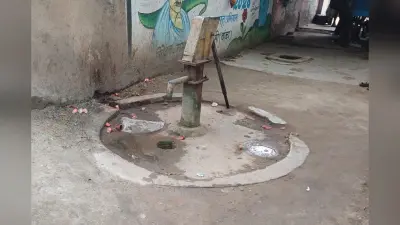 पांच दिनों से खराब सार्वजनिक चापाकल, बूंद-बूंद पानी के लिए परेशान लोग