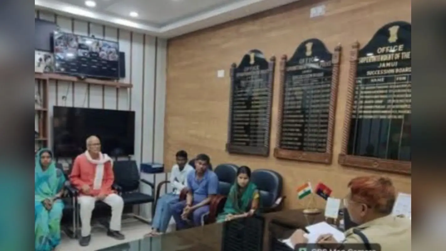 एसपी विश्वजीत दयाल ने जनसुनवाई में सुनीं लोगों की समस्याएं, त्वरित कार्रवाई के दिए निर्देश