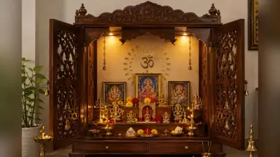 घर के मंदिर में रखी ये 5 वस्तुएं बन सकती हैं आर्थिक तंगी की वजह, आज ही हटा दें
