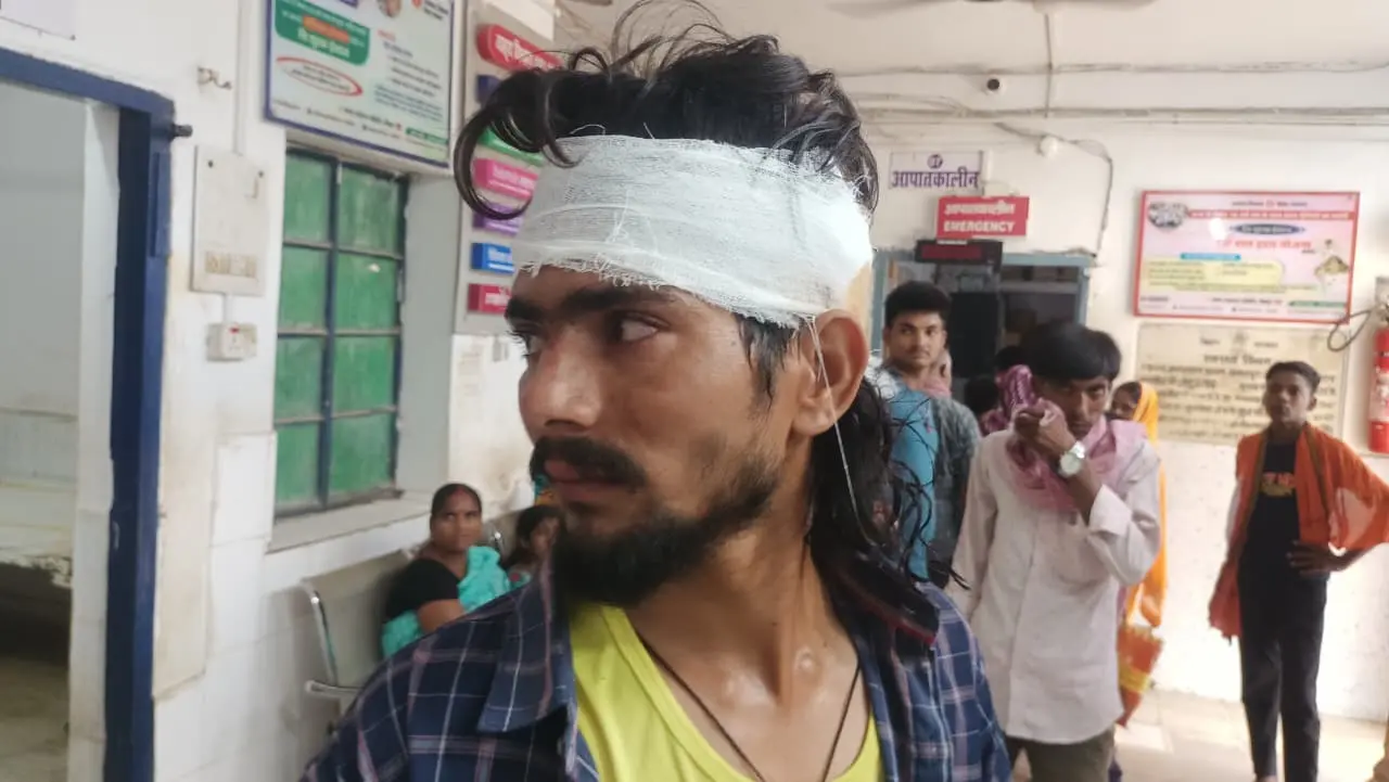 बच्चे को बचाने के प्रयास में पलटी बाइक, चालक गंभीर रूप से घायल