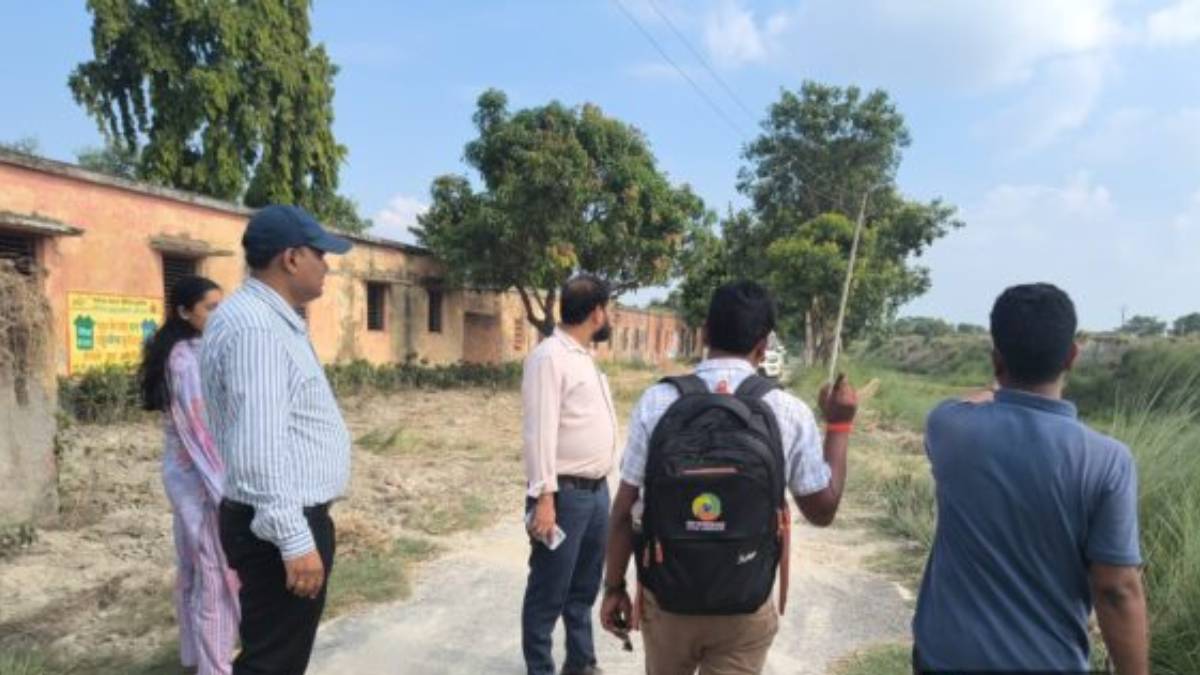 सीवान: स्वच्छ भारत मिशन 2.0 के तहत प्लांट निर्माण की तैयारी तेज, महाराजगंज में भूमि का निरीक्षण