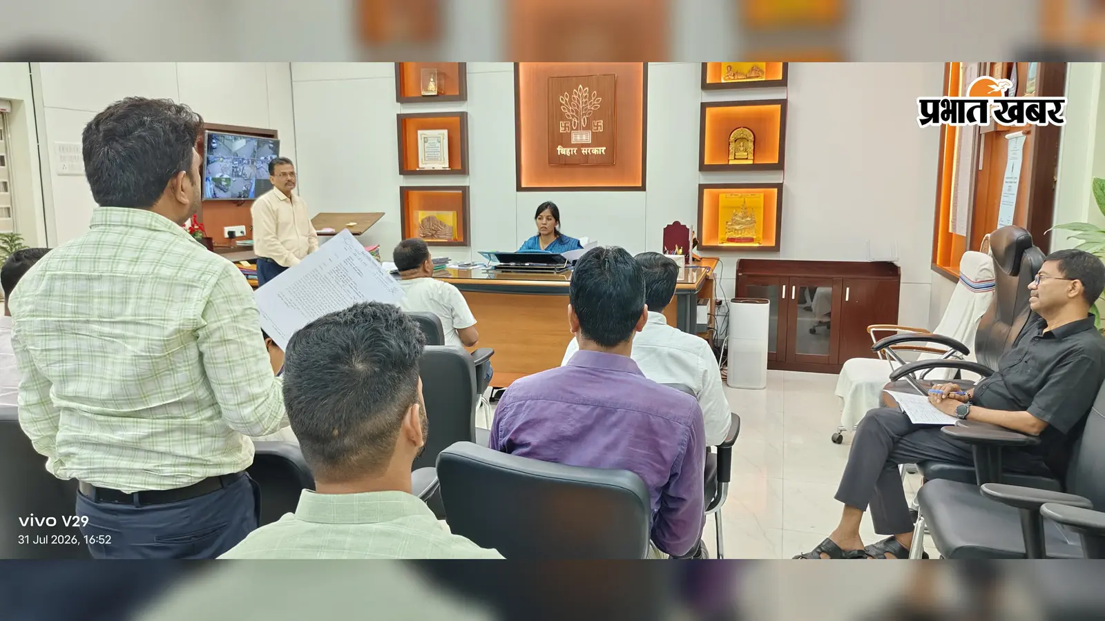 35 जन-शिकायतों पर डीएम का सख्त रुख, अधिकारियों की तय की जवाबदेही | Prabhat Khabar Network 35 जन-शिकायतों पर डीएम का सख्त रुख, अधिकारियों की तय की जवाबदेही | Prabhat Khabar Network