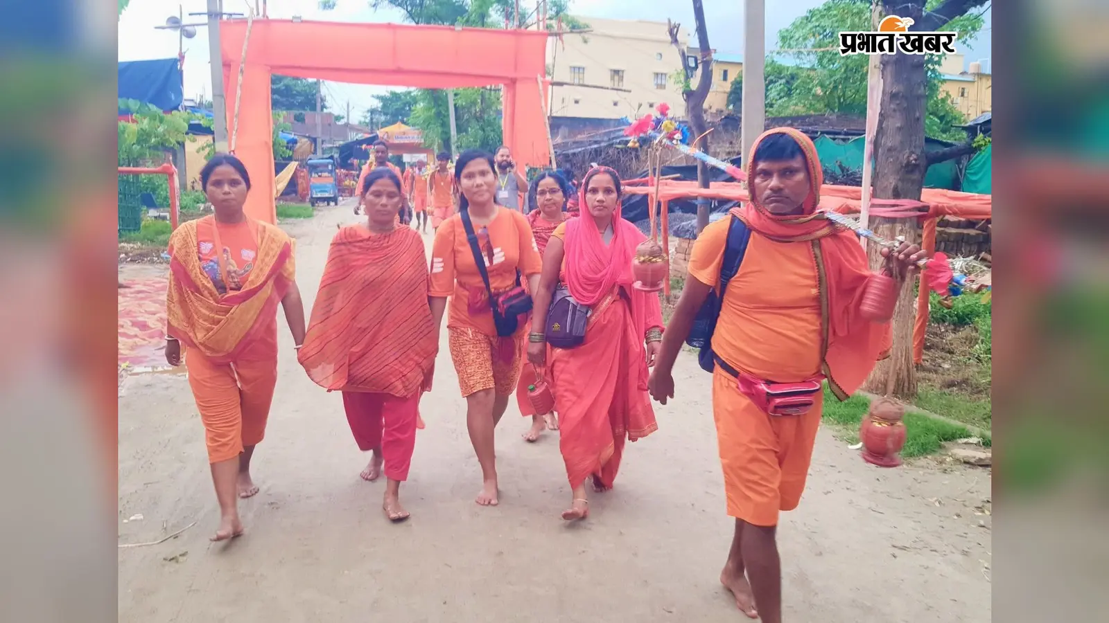 बाबाधाम जाते श्रद्धालु | Prabhat Khabar Network बाबाधाम जाते श्रद्धालु | Prabhat Khabar Network
