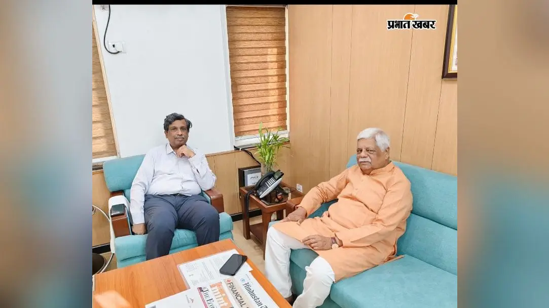 गढ़वा-रामानुजगंज व पड़वा मोड़-छतरपुर मार्ग जल्द बनेगा फोरलेन, सचिव से मिले सांसद | Prabhat Khabar Network गढ़वा-रामानुजगंज व पड़वा मोड़-छतरपुर मार्ग जल्द बनेगा फोरलेन, सचिव से मिले सांसद | Prabhat Khabar Network