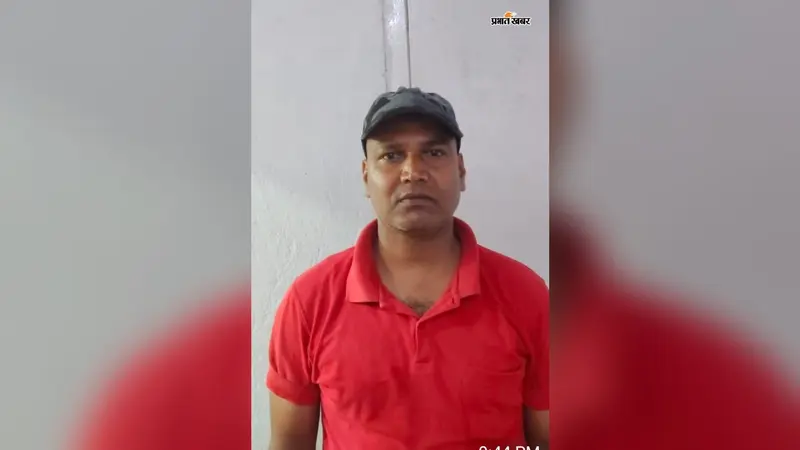 सोशल मीडिया पर हथियार के साथ फोटो-वीडियो वायरल करना पड़ा भारी, पुलिस ने छापेमारी कर एक को दबोचा; राइफल, पिस्टल और कारतूस बरामद