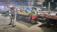 पुलिस की नजर हटते ही ठेला वालों का सड़क पर हो जाता कब्जा, आम लोगों को होती है परेशानी