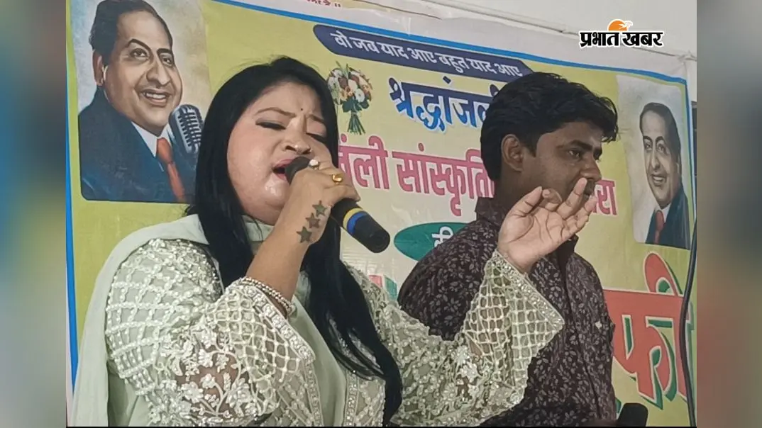 मंच से अपनी प्रस्तुति देते कलाकार | Prabhat Khabar Network मंच से अपनी प्रस्तुति देते कलाकार | Prabhat Khabar Network
