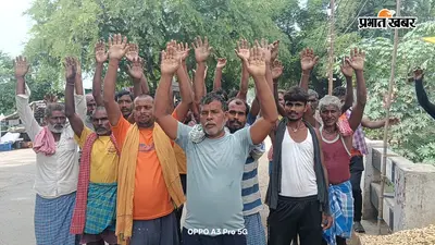 बांका के अमरपुर बाजार में मजदूरों की हड़ताल से माल उतारने का काम ठप, 20 साल बाद मजदूरी बढ़ाने की मांग तेज